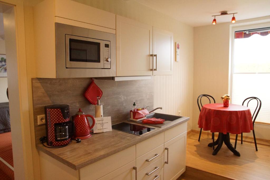 3 - Küchenzeile im Apartment des Gästehaus Linde in Heringsdorf
